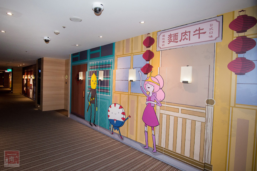 【臺南住宿】台南親子飯店｜卡通頻道主題房型｜主題房房內周邊商品通通帶回家｜四樓五樓戶外室內遊樂空間｜電動汽車.小火車任你玩~~HOTEL COZZI和逸飯店•台南西門館 - 南人幫