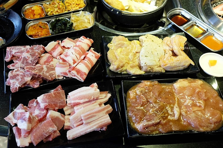 豬對有燒肉吃到飽。新開幕韓式燒肉吃到飽，一人只要299元，近80種食材讓你無限呷免驚！ @蹦啾♥謝蘿莉 La vie heureuse