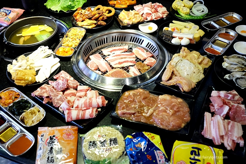 豬對有燒肉吃到飽。新開幕韓式燒肉吃到飽，一人只要299元，近80種食材讓你無限呷免驚！ @蹦啾♥謝蘿莉 La vie heureuse