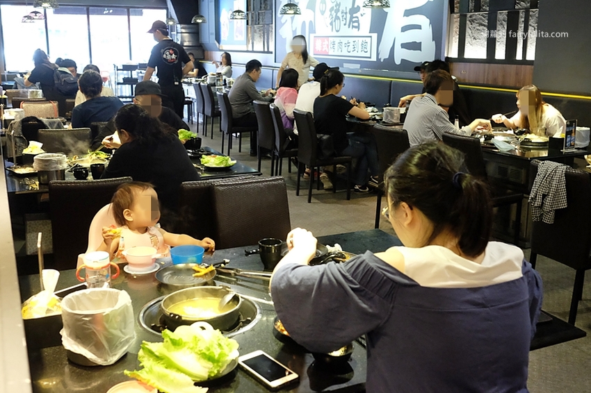 豬對有燒肉吃到飽。新開幕韓式燒肉吃到飽，一人只要299元，近80種食材讓你無限呷免驚！ @蹦啾♥謝蘿莉 La vie heureuse