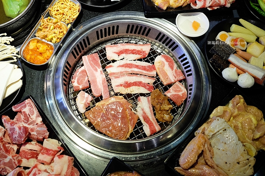 豬對有燒肉吃到飽。新開幕韓式燒肉吃到飽，一人只要299元，近80種食材讓你無限呷免驚！ @蹦啾♥謝蘿莉 La vie heureuse