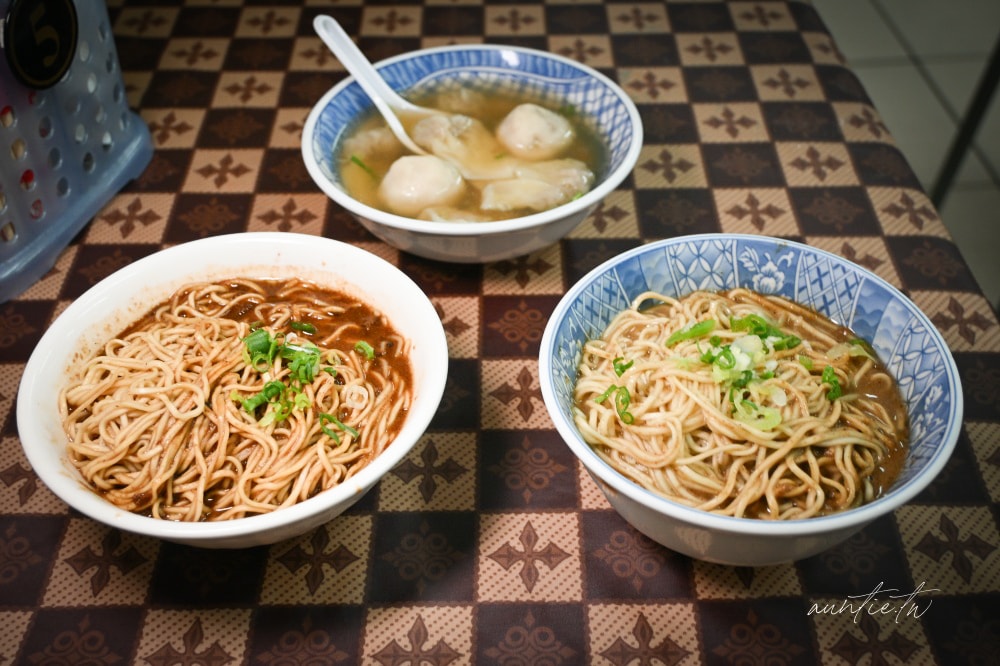 宜蘭超強麵店天天爆滿!農權路炸醬麵胡椒香麻醬麵,在地人從小吃到大。