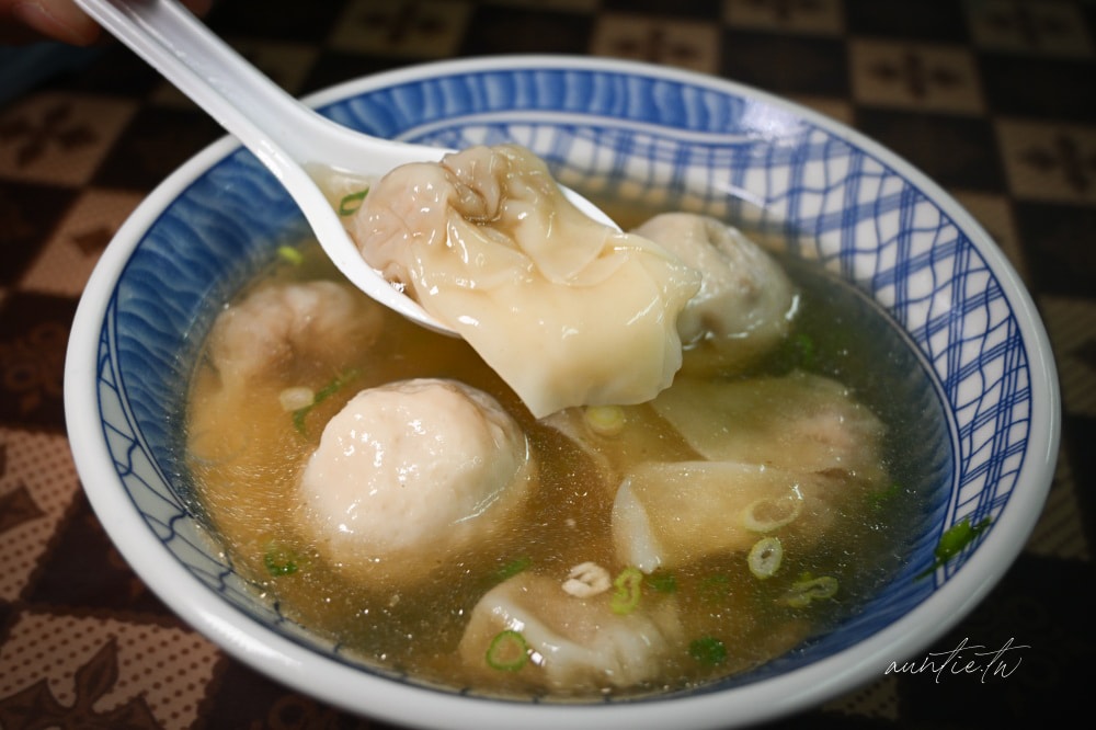 宜蘭超強麵店天天爆滿!農權路炸醬麵胡椒香麻醬麵,在地人從小吃到大。