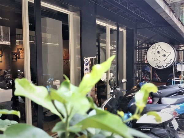 貓嘰咕咖啡_店門口 (2).jpg