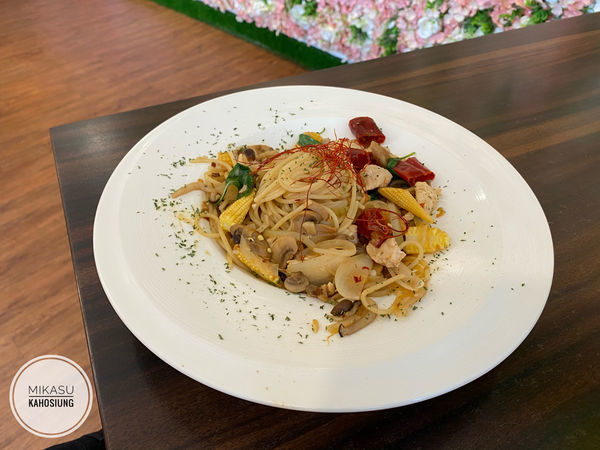 ∥高雄/食.鳳山∥ 朵映花花世界 ๑友善寵物餐廳X網美花牆 早午晚餐樣樣賣