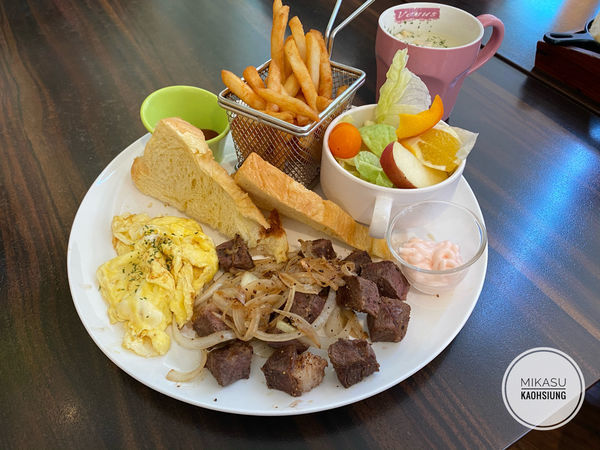 ∥高雄/食.鳳山∥ 朵映花花世界 ๑友善寵物餐廳X網美花牆 早午晚餐樣樣賣