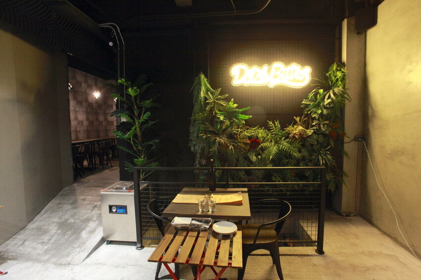 台南市東區吃。台南市｜東區。「兜齊私廚餐酒館Dotch Bistro」全新裝潢跟菜單再升級重磅上市，主要供應義式手工披薩、