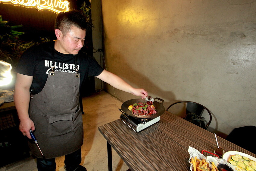 台南市東區吃。台南市｜東區。「兜齊私廚餐酒館Dotch Bistro」全新裝潢跟菜單再升級重磅上市，主要供應義式手工披薩、