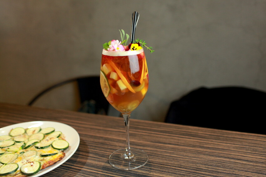 台南市東區吃。台南市｜東區。「兜齊私廚餐酒館Dotch Bistro」全新裝潢跟菜單再升級重磅上市，主要供應義式手工披薩、