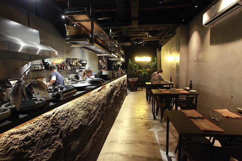 台南市東區吃。台南市｜東區。「兜齊私廚餐酒館Dotch Bistro」全新裝潢跟菜單再升級重磅上市，主要供應義式手工披薩、