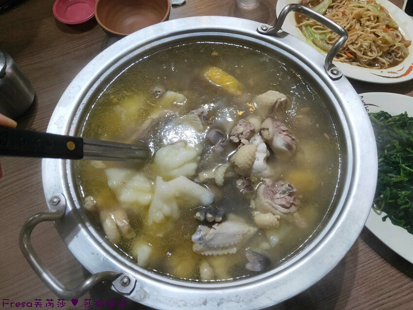 高雄市田寮區高雄聚餐【大群土雞料理】月世界美食團體聚餐.鳳梨苦瓜雞、香脆鮮嫩的豆乳雞超推薦│附設停車場│田寮美食