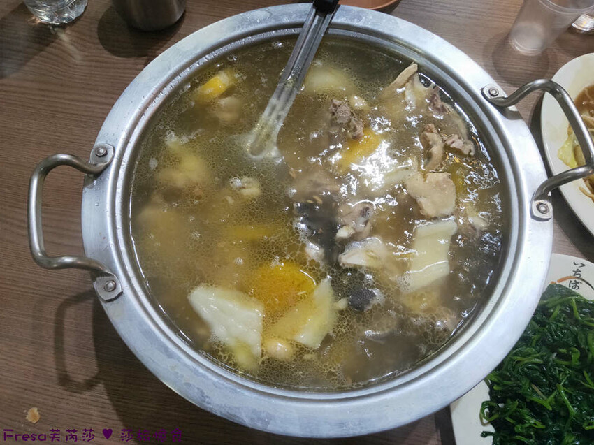 高雄市田寮區高雄聚餐【大群土雞料理】月世界美食團體聚餐.鳳梨苦瓜雞、香脆鮮嫩的豆乳雞超推薦│附設停車場│田寮美食