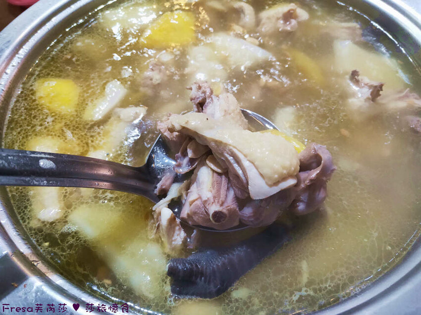 高雄市田寮區高雄聚餐【大群土雞料理】月世界美食團體聚餐.鳳梨苦瓜雞、香脆鮮嫩的豆乳雞超推薦│附設停車場│田寮美食