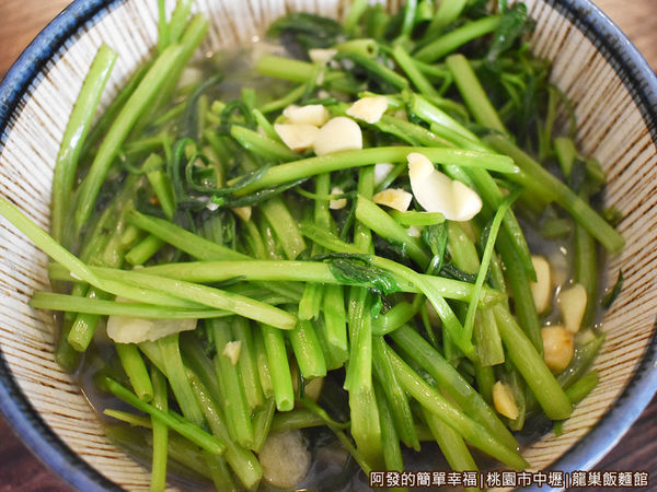 龍巢飯麵館17-炒青菜.JPG