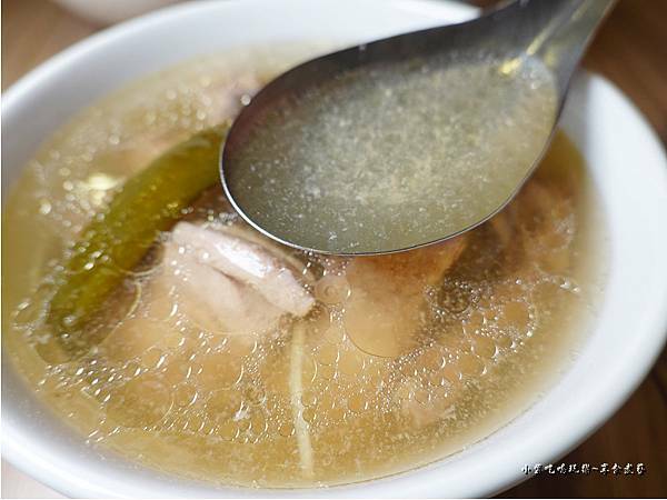 剝皮辣椒雞湯-2021龍巢飯麵館  (1).jpg
