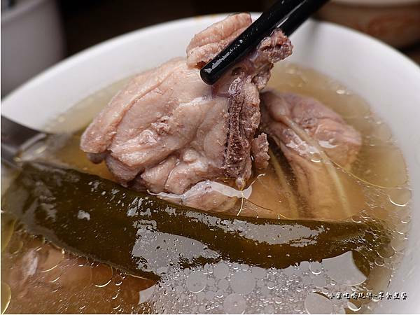 剝皮辣椒雞湯-2021龍巢飯麵館  (2).jpg