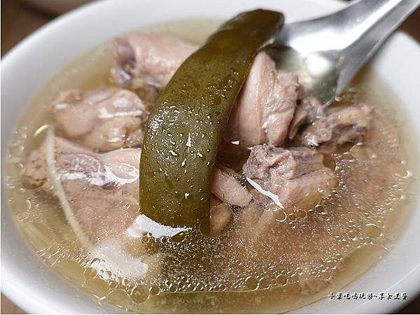 剝皮辣椒雞湯-2021龍巢飯麵館  (3).jpg
