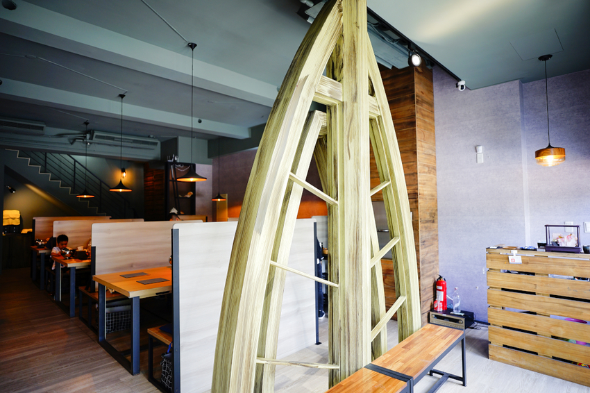 美食｜桃園中壢 船饕海鮮精緻鍋物 超浮誇痛風海鮮盤、和牛 青埔必吃火鍋推薦！親子聚餐、寵物友善 - 奇奇一起玩樂趣