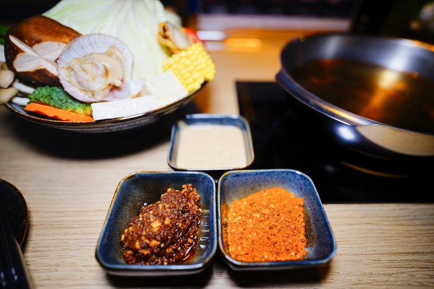 美食｜桃園中壢 船饕海鮮精緻鍋物 超浮誇痛風海鮮盤、和牛 青埔必吃火鍋推薦！親子聚餐、寵物友善 - 奇奇一起玩樂趣