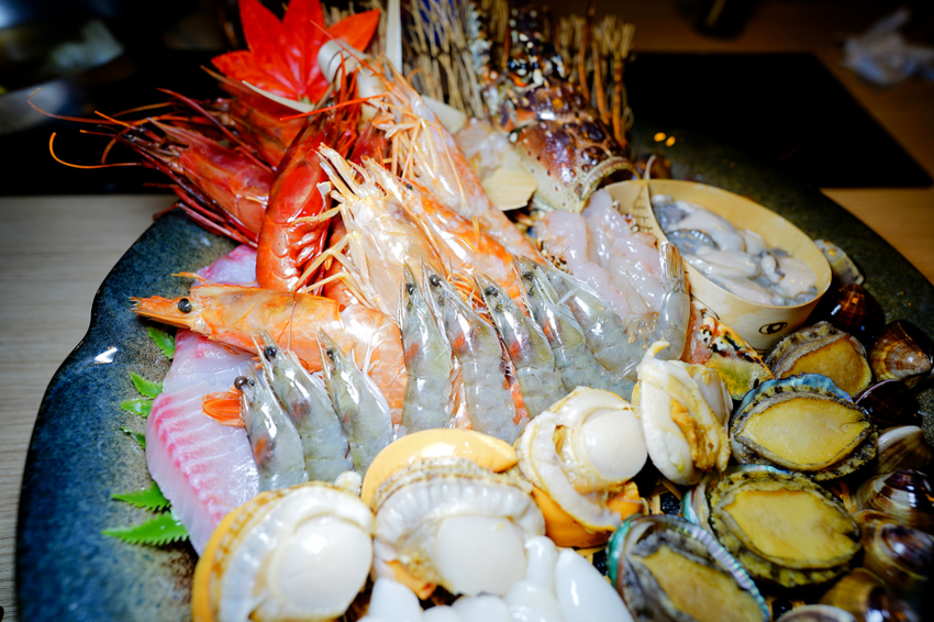 美食｜桃園中壢 船饕海鮮精緻鍋物 超浮誇痛風海鮮盤、和牛 青埔必吃火鍋推薦！親子聚餐、寵物友善 - 奇奇一起玩樂趣
