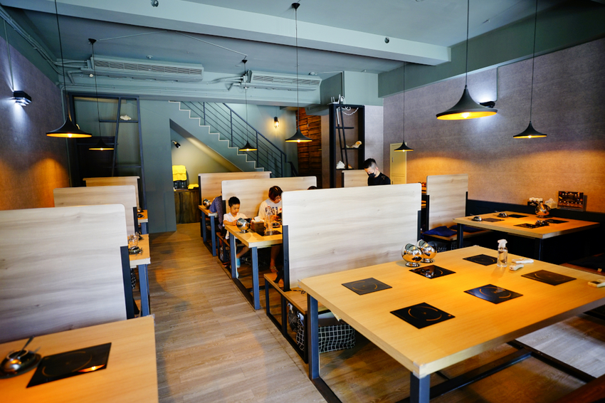 美食｜桃園中壢 船饕海鮮精緻鍋物 超浮誇痛風海鮮盤、和牛 青埔必吃火鍋推薦！親子聚餐、寵物友善 - 奇奇一起玩樂趣