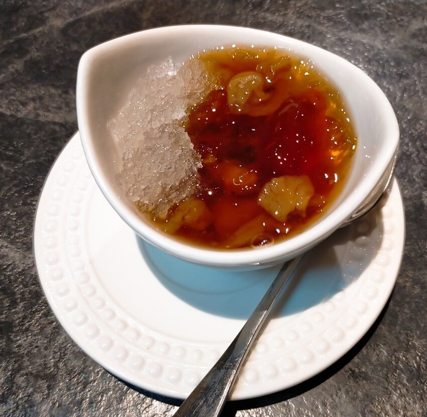 [分享] 大安9號鍋物。鐵板燒，母親節新品上市-蟲草花椰汁雞鍋物，是香江貴婦養顏美容的秘密，消暑更滋補養