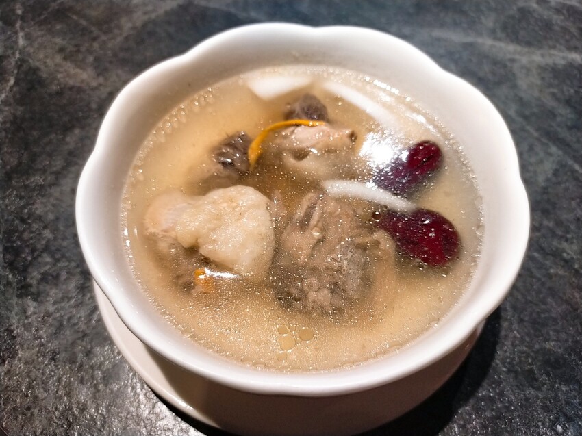 [分享] 大安9號鍋物。鐵板燒，母親節新品上市-蟲草花椰汁雞鍋物，是香江貴婦養顏美容的秘密，消暑更滋補養