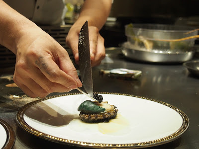 【大安美食】大安9號日式鍋物。鐵板燒│絕代雙膠湯、活龍蝦、九孔鮑魚、和牛、白玉田螺
