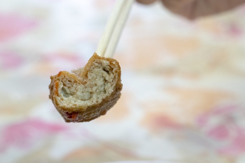 宜蘭美食 龍潭 廟口傳統臭豆腐｜宜蘭人帶路 外酥內軟臭豆腐，一份吃不夠！！ · 算命的說我很愛吃