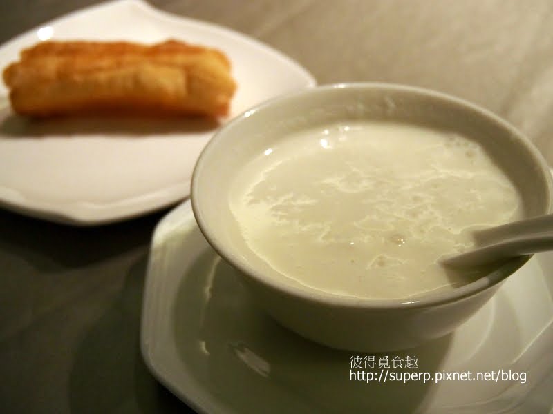 [餐廳食記]台北的喆園：不輸吉品的脆皮雞和流沙包