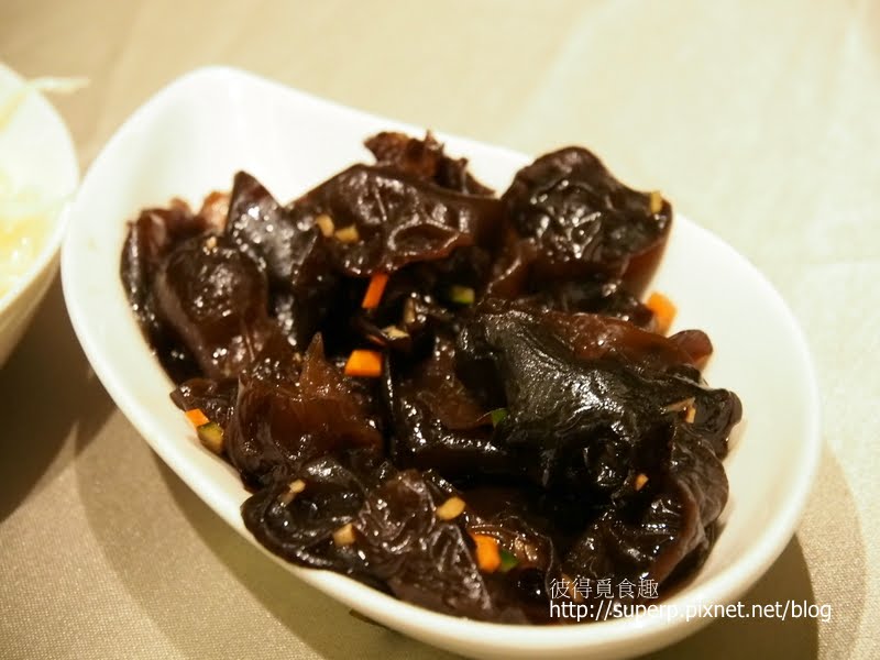 [餐廳食記]台北的喆園：不輸吉品的脆皮雞和流沙包