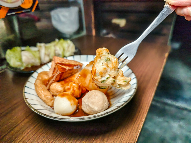 捷運龍山寺站巷弄美食！老饕激推萬華91巷甜不辣，加辣吃完加湯超滿足。