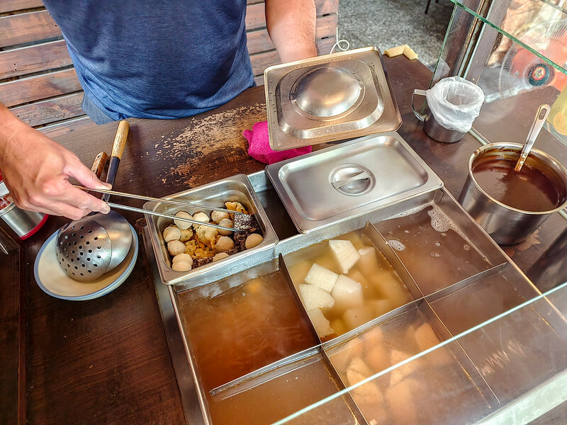 捷運龍山寺站巷弄美食！老饕激推萬華91巷甜不辣，加辣吃完加湯超滿足。