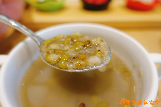 [食記] 台北松山 - 蘇耐吉廚房 $390炭烤牛排佐花生沙嗲 套餐享有開胃菜涼拌料理甜品 飲料湯品自助吧 泰式套餐