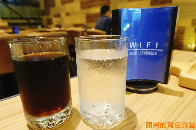 [食記] 台北松山 - 蘇耐吉廚房 $390炭烤牛排佐花生沙嗲 套餐享有開胃菜涼拌料理甜品 飲料湯品自助吧 泰式套餐