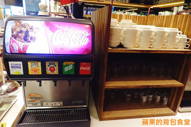 [食記] 台北松山 - 蘇耐吉廚房 $390炭烤牛排佐花生沙嗲 套餐享有開胃菜涼拌料理甜品 飲料湯品自助吧 泰式套餐