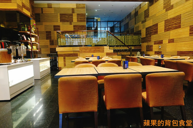 [食記] 台北松山 - 蘇耐吉廚房 $390炭烤牛排佐花生沙嗲 套餐享有開胃菜涼拌料理甜品 飲料湯品自助吧 泰式套餐