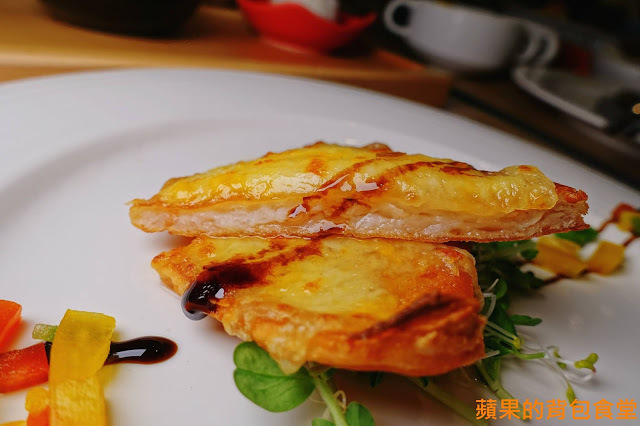 [食記] 台北松山 - 蘇耐吉廚房 $390炭烤牛排佐花生沙嗲 套餐享有開胃菜涼拌料理甜品 飲料湯品自助吧 泰式套餐