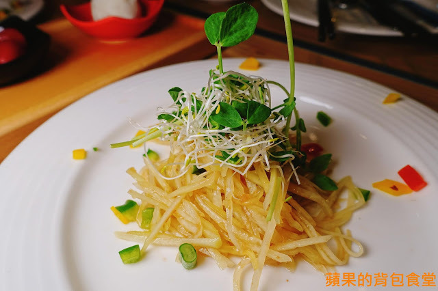 [食記] 台北松山 - 蘇耐吉廚房 $390炭烤牛排佐花生沙嗲 套餐享有開胃菜涼拌料理甜品 飲料湯品自助吧 泰式套餐