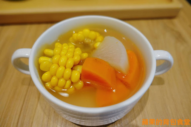 [食記] 台北松山 - 蘇耐吉廚房 $390炭烤牛排佐花生沙嗲 套餐享有開胃菜涼拌料理甜品 飲料湯品自助吧 泰式套餐