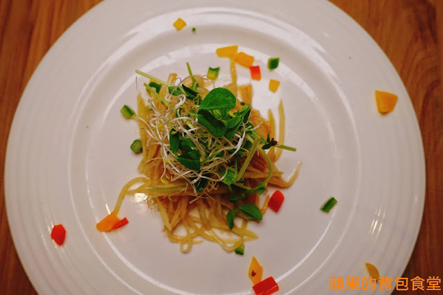 [食記] 台北松山 - 蘇耐吉廚房 $390炭烤牛排佐花生沙嗲 套餐享有開胃菜涼拌料理甜品 飲料湯品自助吧 泰式套餐