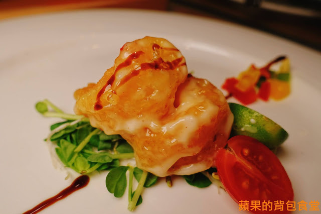 [食記] 台北松山 - 蘇耐吉廚房 $390炭烤牛排佐花生沙嗲 套餐享有開胃菜涼拌料理甜品 飲料湯品自助吧 泰式套餐