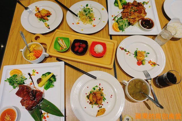 [食記] 台北松山 - 蘇耐吉廚房 $390炭烤牛排佐花生沙嗲 套餐享有開胃菜涼拌料理甜品 飲料湯品自助吧 泰式套餐