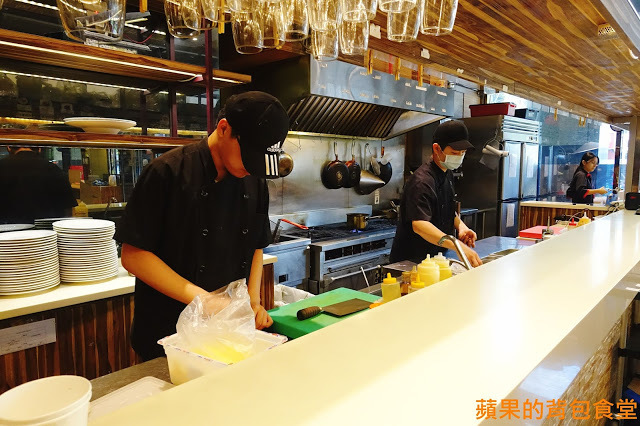 [食記] 台北松山 - 蘇耐吉廚房 $390炭烤牛排佐花生沙嗲 套餐享有開胃菜涼拌料理甜品 飲料湯品自助吧 泰式套餐