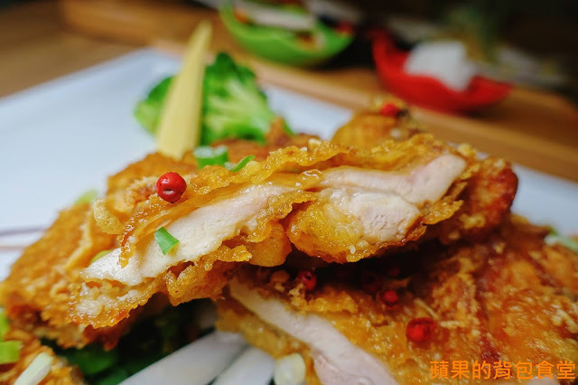 [食記] 台北松山 - 蘇耐吉廚房 $390炭烤牛排佐花生沙嗲 套餐享有開胃菜涼拌料理甜品 飲料湯品自助吧 泰式套餐