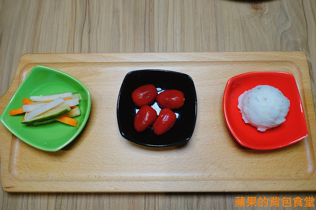 [食記] 台北松山 - 蘇耐吉廚房 $390炭烤牛排佐花生沙嗲 套餐享有開胃菜涼拌料理甜品 飲料湯品自助吧 泰式套餐