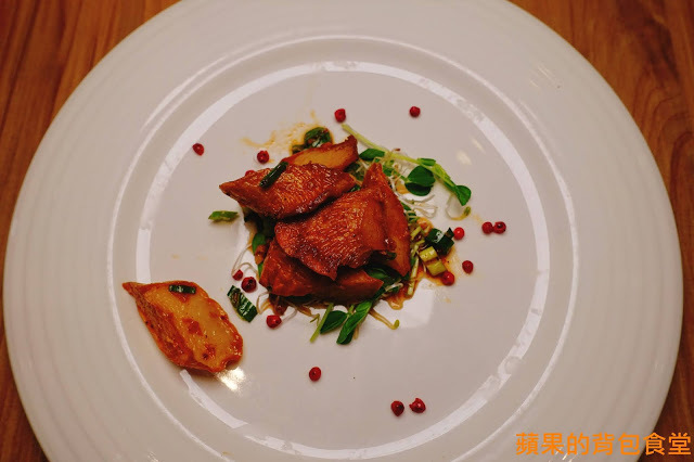 [食記] 台北松山 - 蘇耐吉廚房 $390炭烤牛排佐花生沙嗲 套餐享有開胃菜涼拌料理甜品 飲料湯品自助吧 泰式套餐