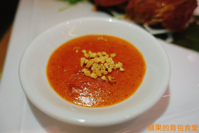 [食記] 台北松山 - 蘇耐吉廚房 $390炭烤牛排佐花生沙嗲 套餐享有開胃菜涼拌料理甜品 飲料湯品自助吧 泰式套餐