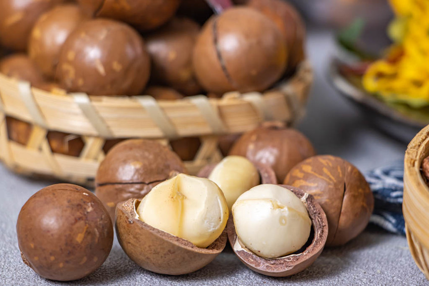 台北伴手禮,鼎薌小館不止賣台菜,還有顆顆飽滿進口腰果,新鮮吃法的夏威夷豆~逢年過節必備禮品。 - 微笑Joe幸運