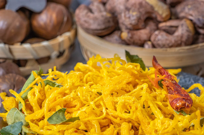 台北伴手禮,鼎薌小館不止賣台菜,還有顆顆飽滿進口腰果,新鮮吃法的夏威夷豆~逢年過節必備禮品。 - 微笑Joe幸運